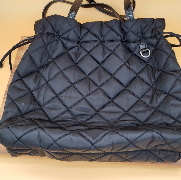 Michael Kors Black Quilted Tote w/sig Logo Lining, Magnetic & Drawstring Closure - Picture 2 of 11